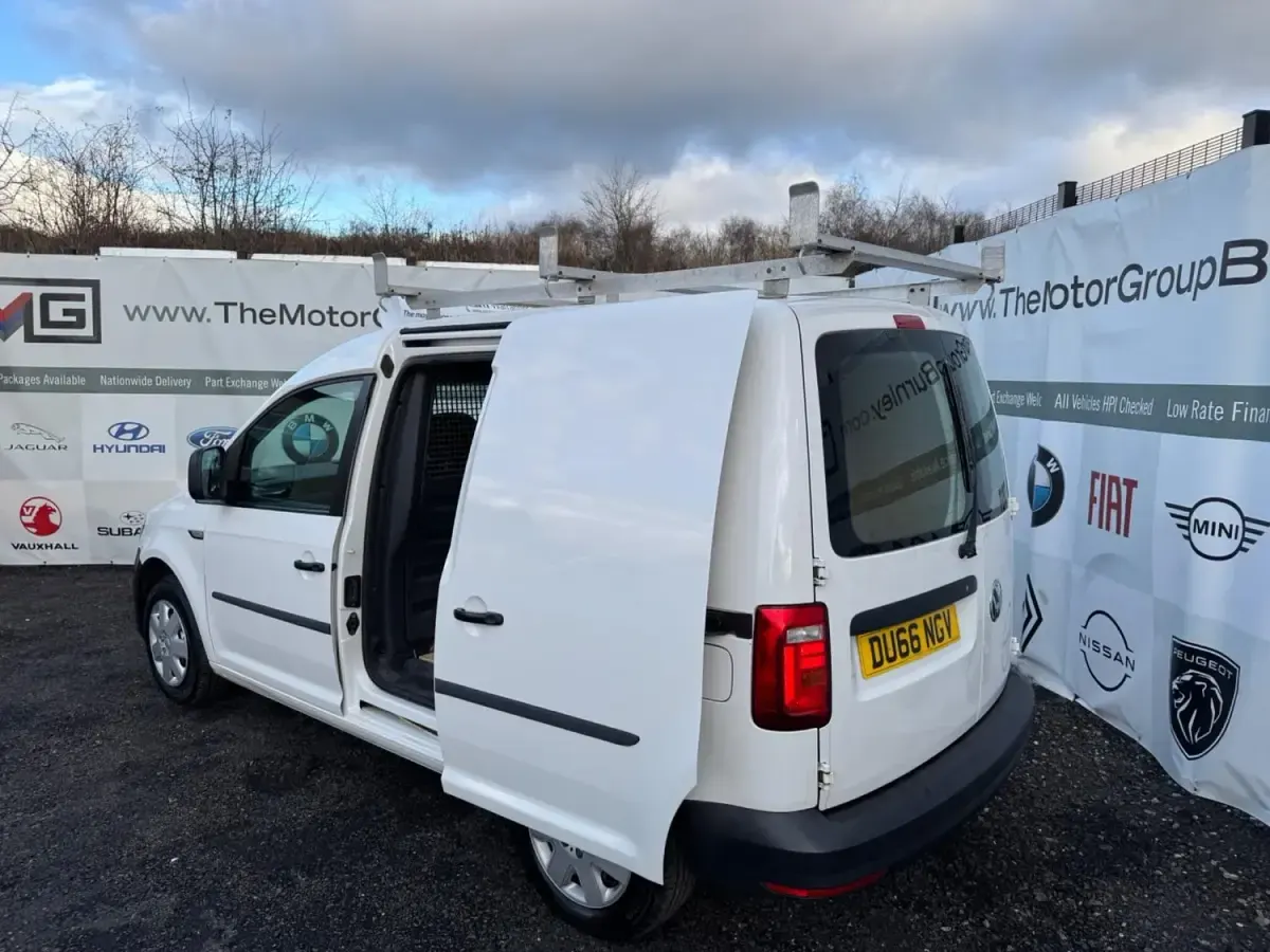 Usado VW Caddy Startline 102 HP (75 kW) 2016 Branco Monovolume