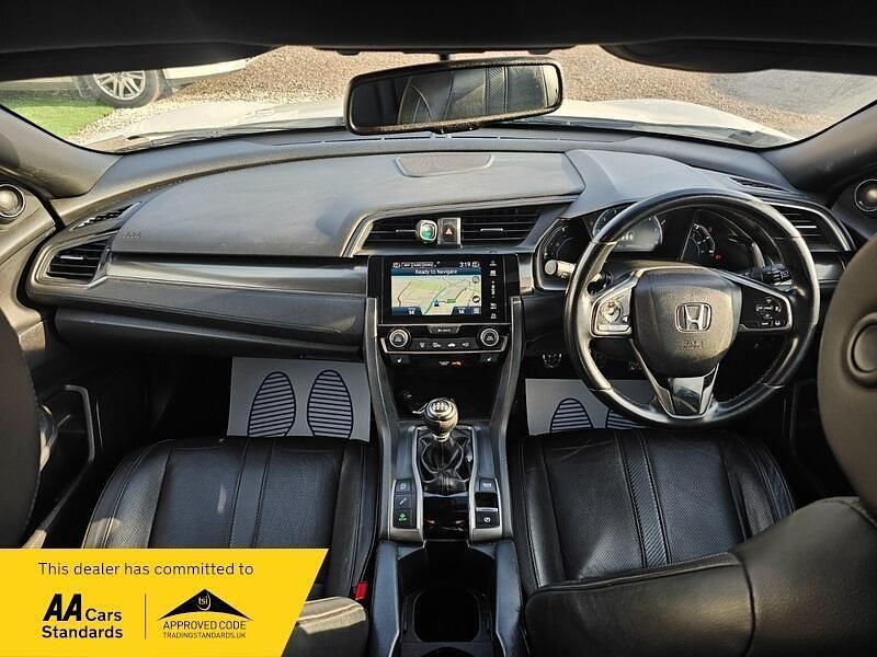 Używany Honda Civic EX 129 KM (94 kW) 2018 Biały Hatchback