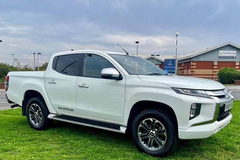 White Used 2019 Mitsubishi L200 Warrior Pickup | £13,450 (Good price) - Image 1/4