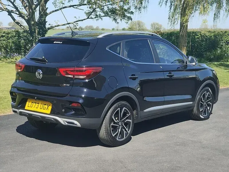 Używany MG ZS Exclusive 106 KM (77 kW) 2023 Czarny SUV