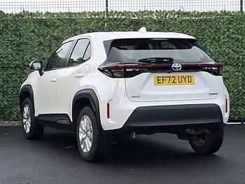 Used Toyota Yaris Hybrid 116 HP (85 kW) 2023 White Hatchback