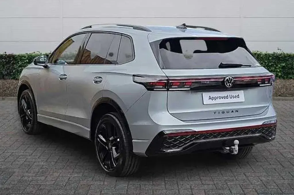 New VW Tiguan Black Edition 265 HP (194 kW) 2026 Oyster silver SUV