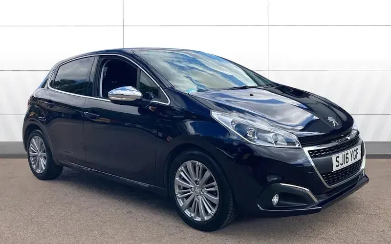 Used Peugeot 208 Allure 75 HP (55 kW) 2016 Hatchback