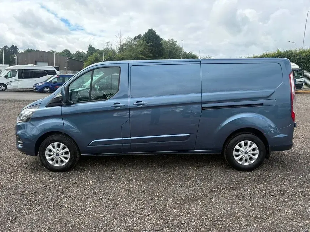 Used Ford Transit Custom Limited 130 HP (95 kW) 2019 Blue Van