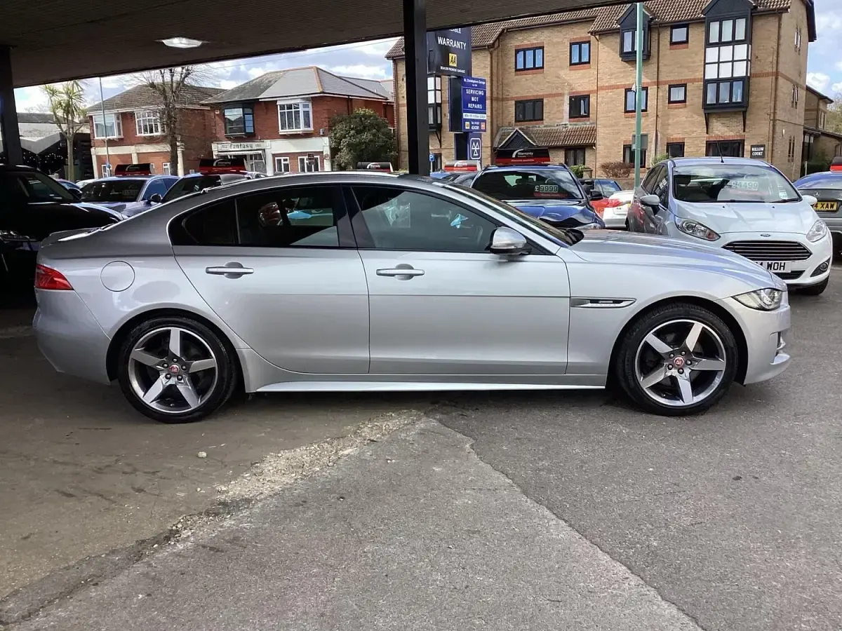 Used Jaguar XE R-Sport 180 HP (132 kW) 2016 Silver Sedan