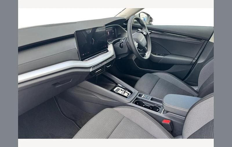 Used Skoda Octavia SE Technology 116 HP (85 kW) 2025 White Estate