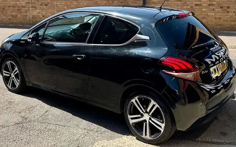 Used Peugeot 208 GT-line 110 HP (80 kW) 2016 Black Hatchback