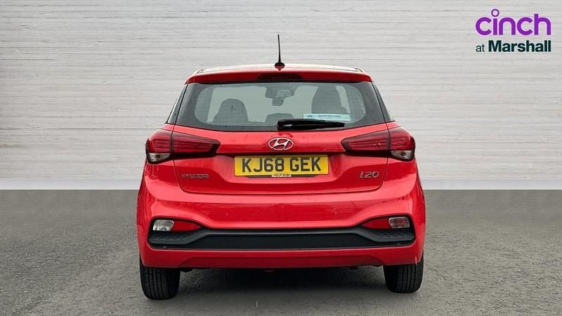 Used Hyundai i20 SE 84 HP (61 kW) 2019 Red Hatchback