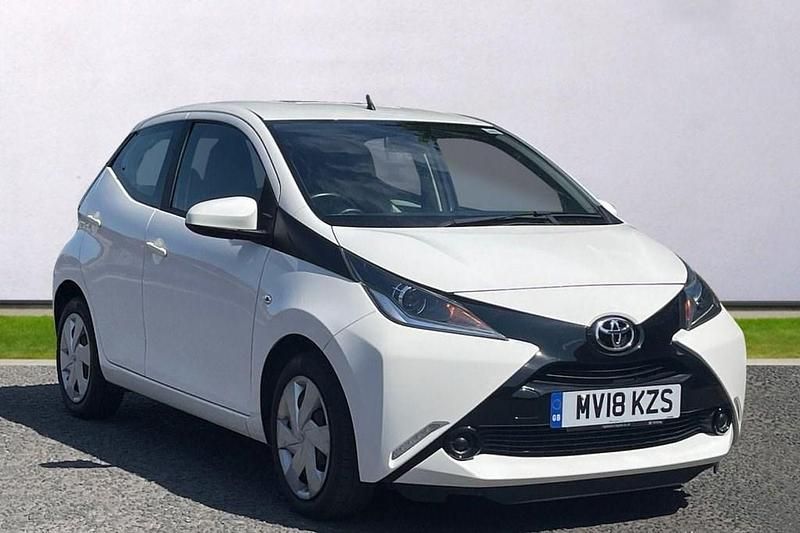 White Used 2018 Toyota Aygo X-play Hatchback | £9,945 (Fair price) - Image 1/4