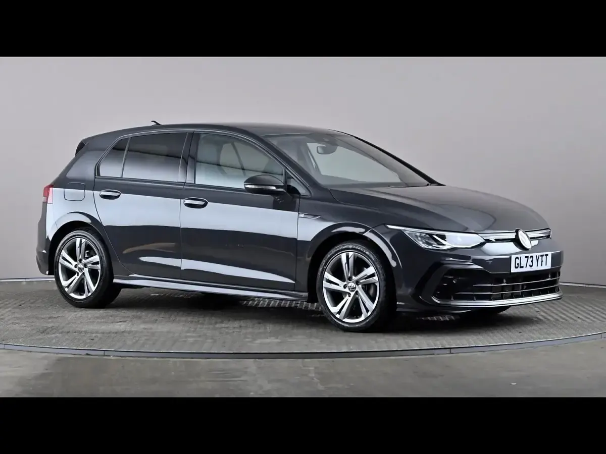 Used VW Golf VIII R-line 131 HP (96 kW) 2024 Hatchback