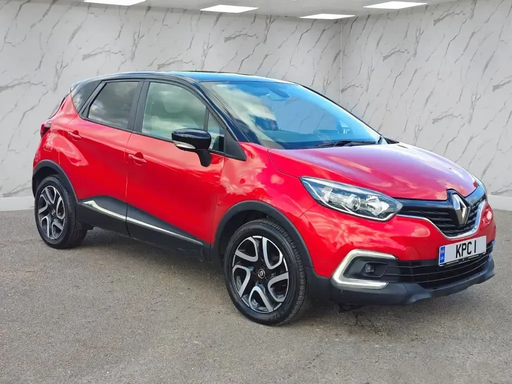 Used Renault Captur Iconic 90 HP (66 kW) 2018 Red SUV