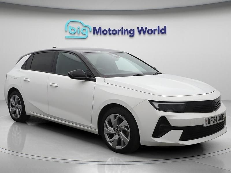 White Used 2024 Vauxhall Astra S Hatchback | £18,400 (Fair price) - Image 1/4