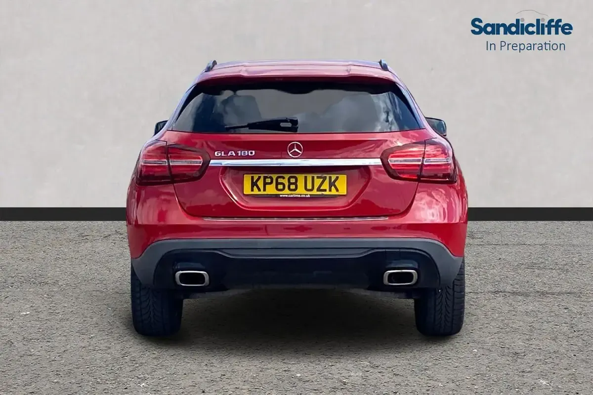 Used Mercedes GLA180 Urban 122 HP (89 kW) 2020 Red SUV
