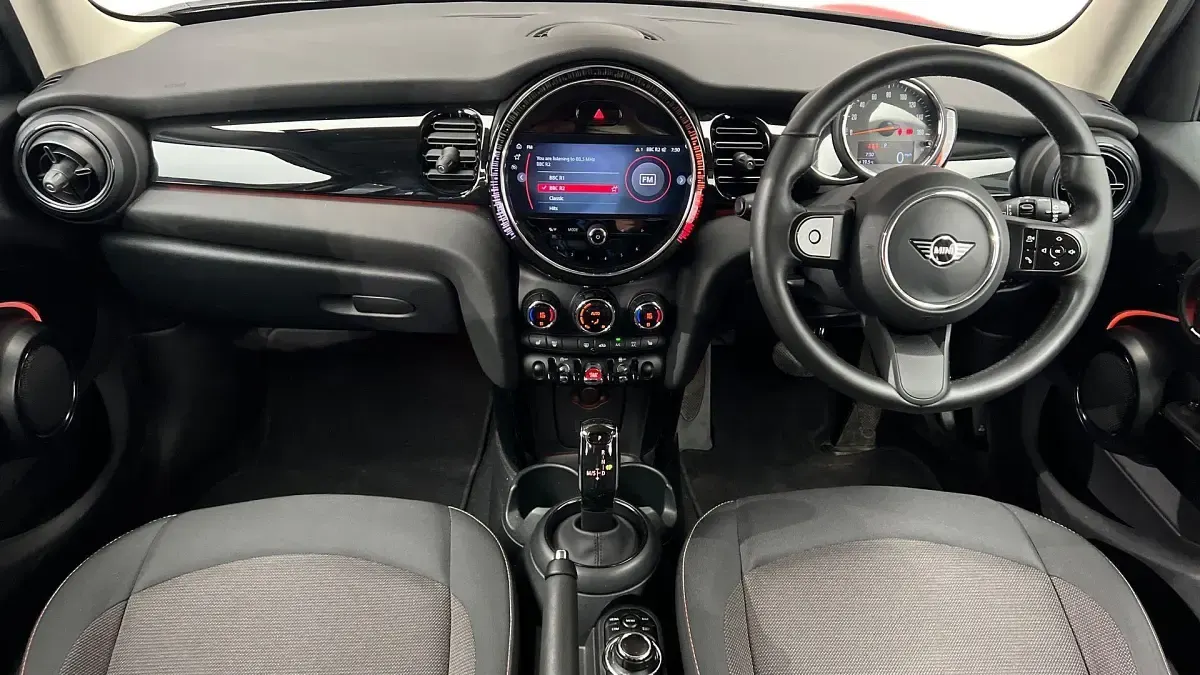 Used Mini Cooper Classic 134 HP (98 kW) 2022 Red Hatchback