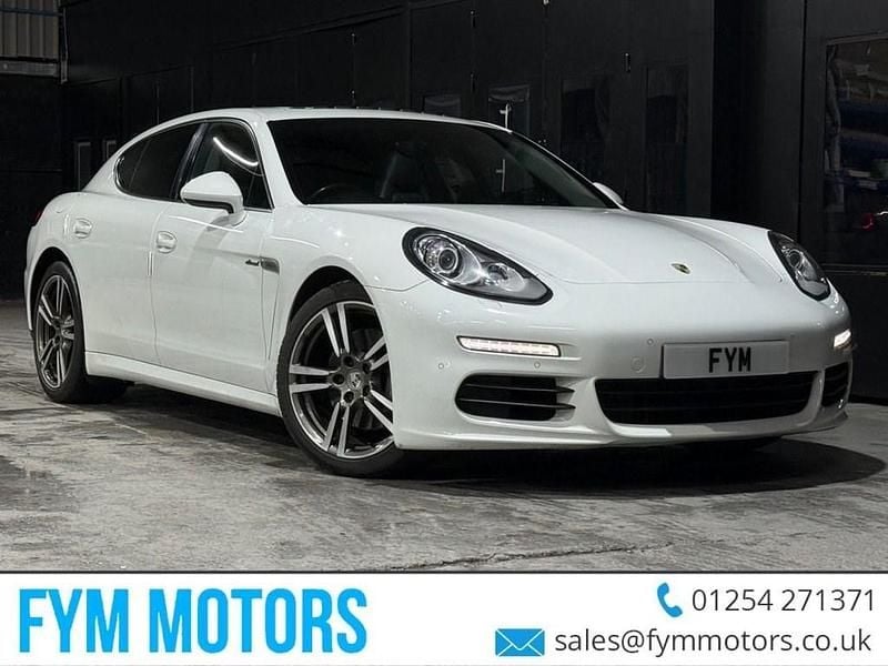 Used Porsche Panamera 250 HP (183 kW) 2013 White Hatchback