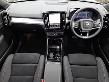 New Volvo XC40 Plus 163 HP (119 kW) 2025 White SUV