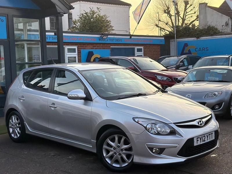 Used Hyundai i30 Comfort 108 HP (79 kW) 2012 Silver Hatchback