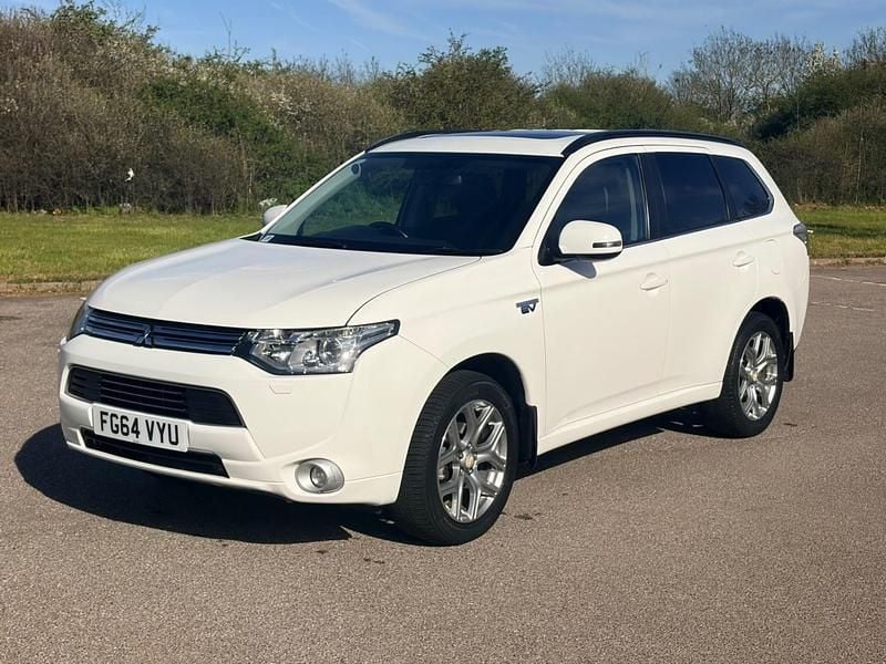 Used Mitsubishi Outlander P-HEV 2015 White Estate
