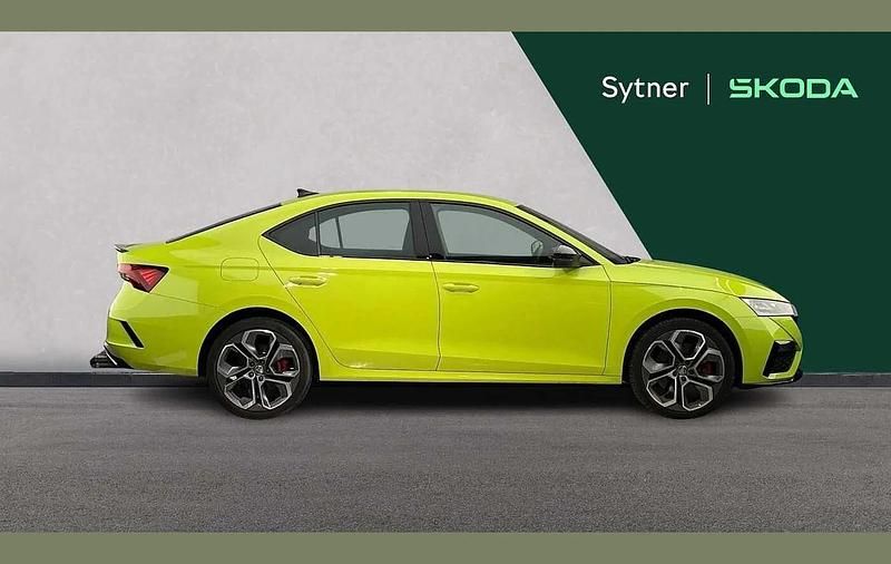 Used Skoda Octavia vRS 241 HP (177 kW) 2023 Green Hatchback