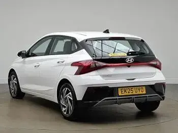 Used Hyundai i20 Advanced 100 HP (73 kW) 2025 White Hatchback