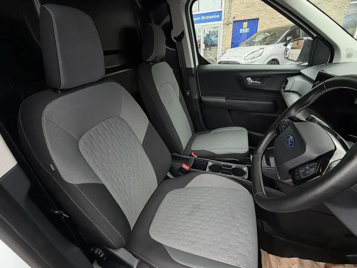 Used Ford Transit Limited 100 kW (136 HP) 2025 White Van