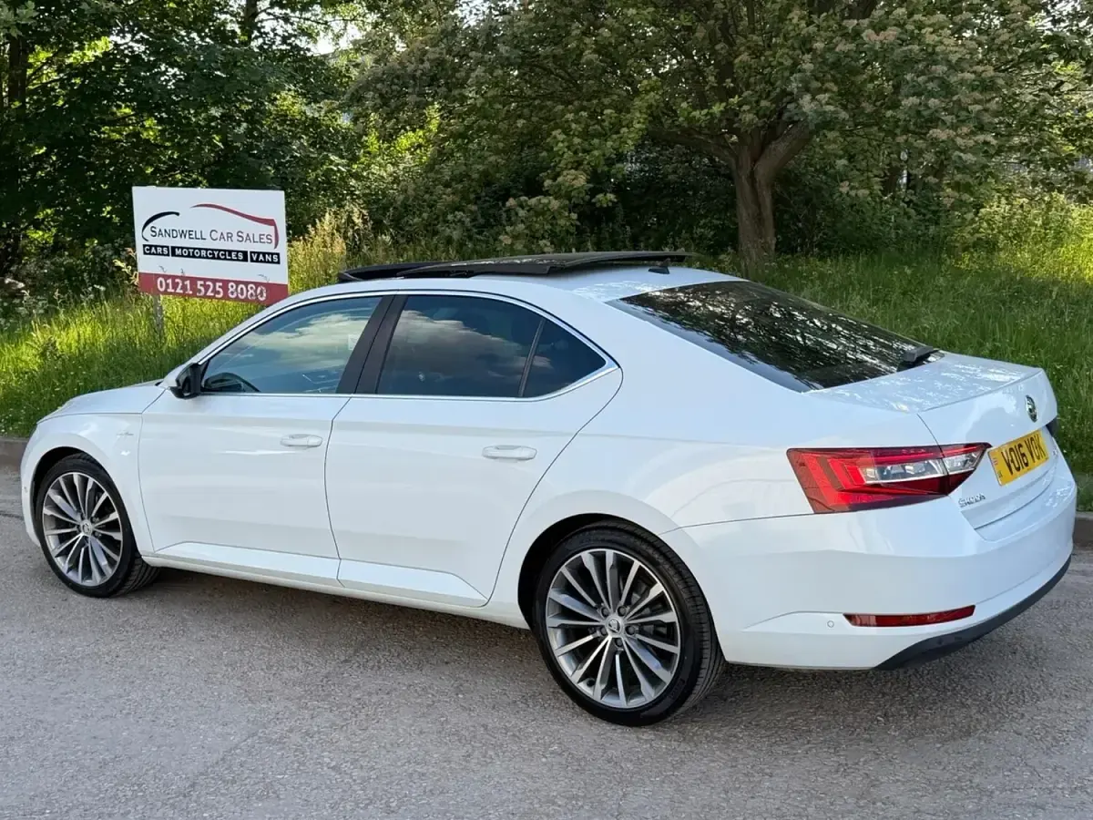 Used Skoda Superb 2016 White Hatchback