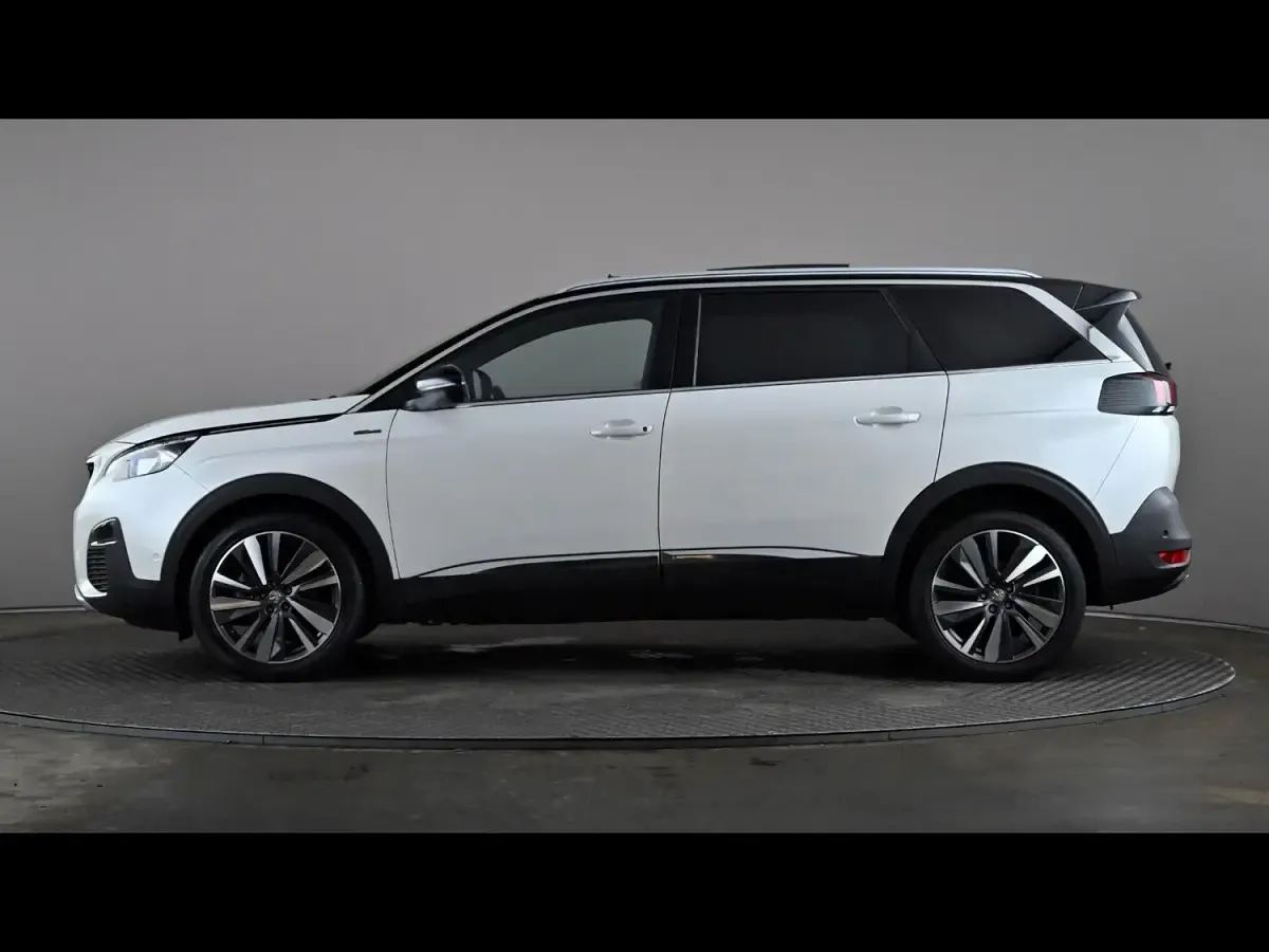Used Peugeot 5008 Premium 130 HP (95 kW) 2020 White SUV
