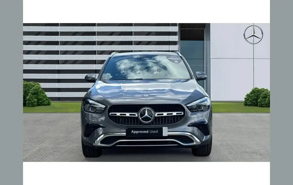 Usado Mercedes GLA200 Executive 163 HP (119 kW) 2024 Cinzento SUV