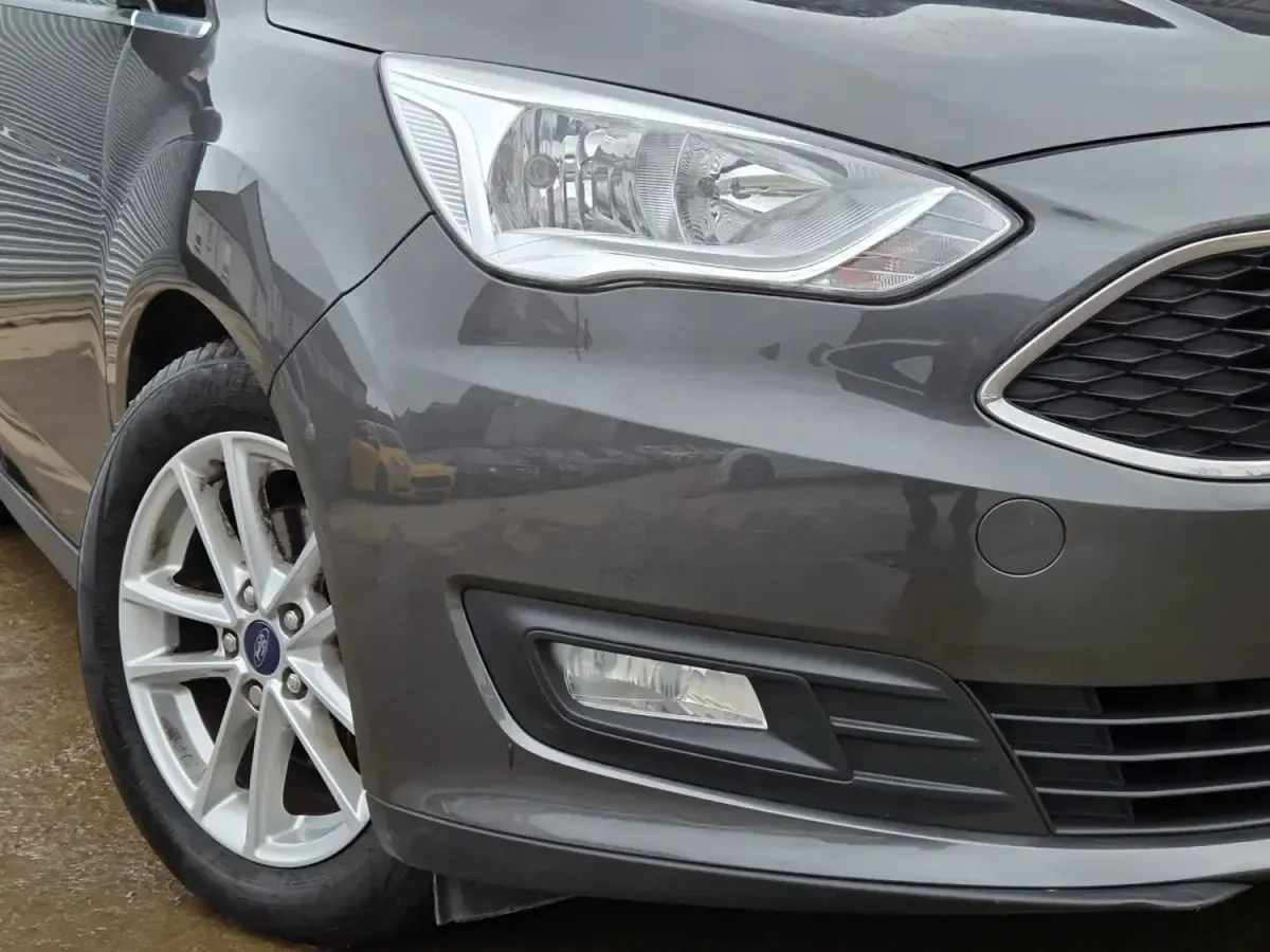 Usado Ford C-MAX Zetec 125 HP (91 kW) 2018 Cinzento Monovolume