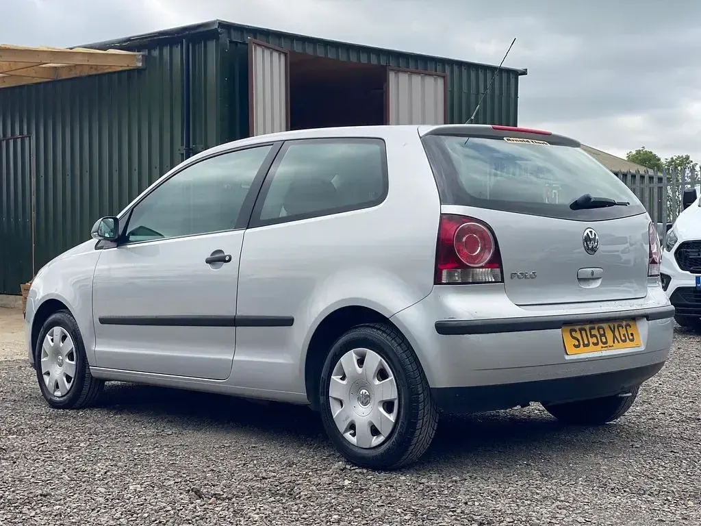 Used VW Polo 60 HP (44 kW) 2008 Silver Hatchback