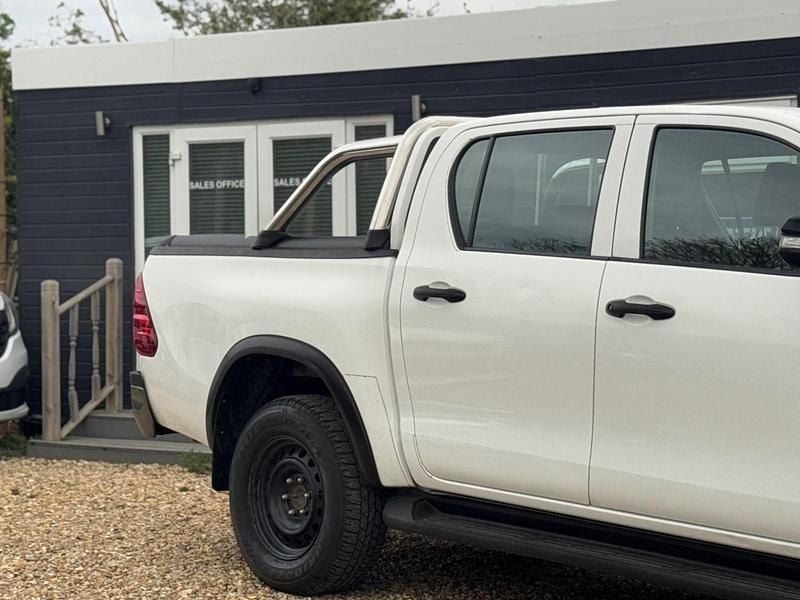 Usado Toyota HiLux Active 150 HP (110 kW) 2017 Branco Pickup