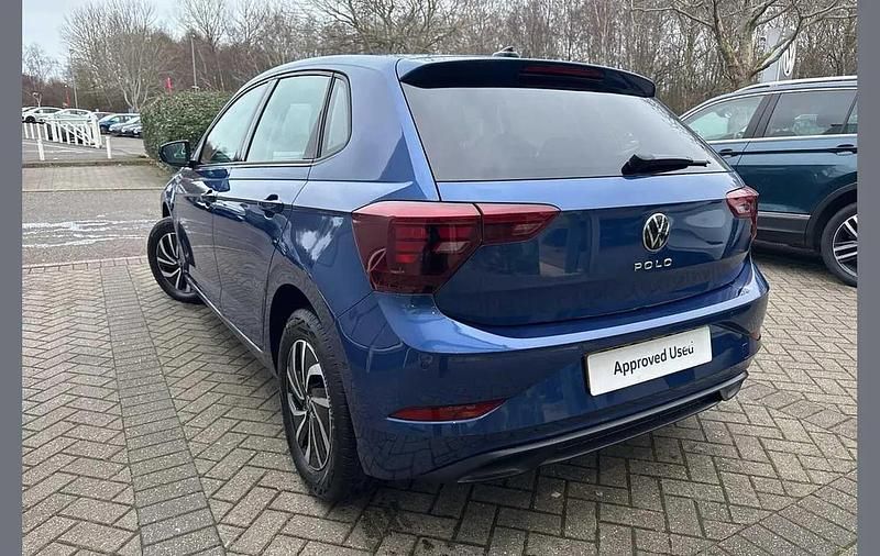 Used VW Polo Life 95 HP (69 kW) 2024 Blue Hatchback