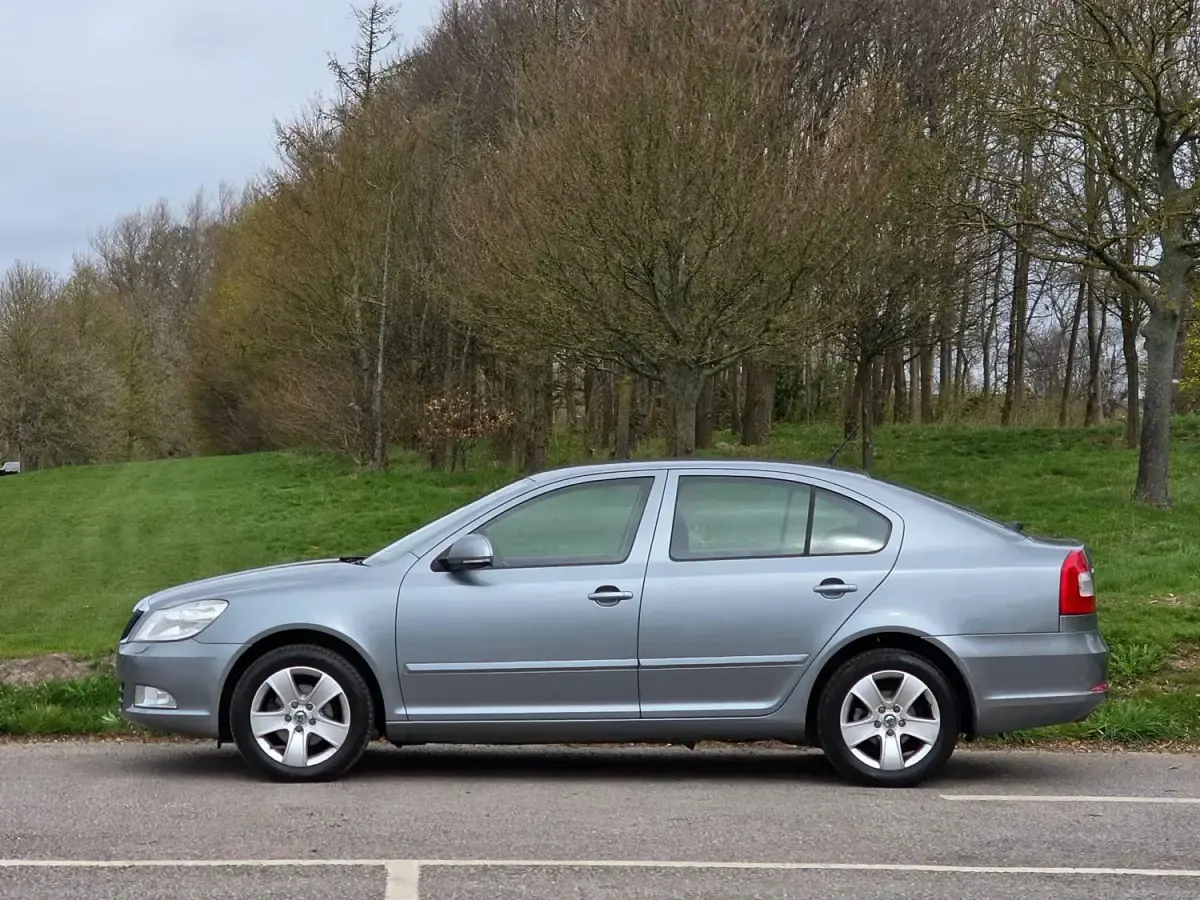 Używany Skoda Octavia Elegance 105 KM (77 kW) 2012 Szary Hatchback