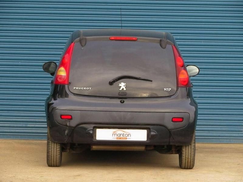 Second-hand Peugeot 107 Allure 68 CP (50 kW) 2013 Negru Hatchback