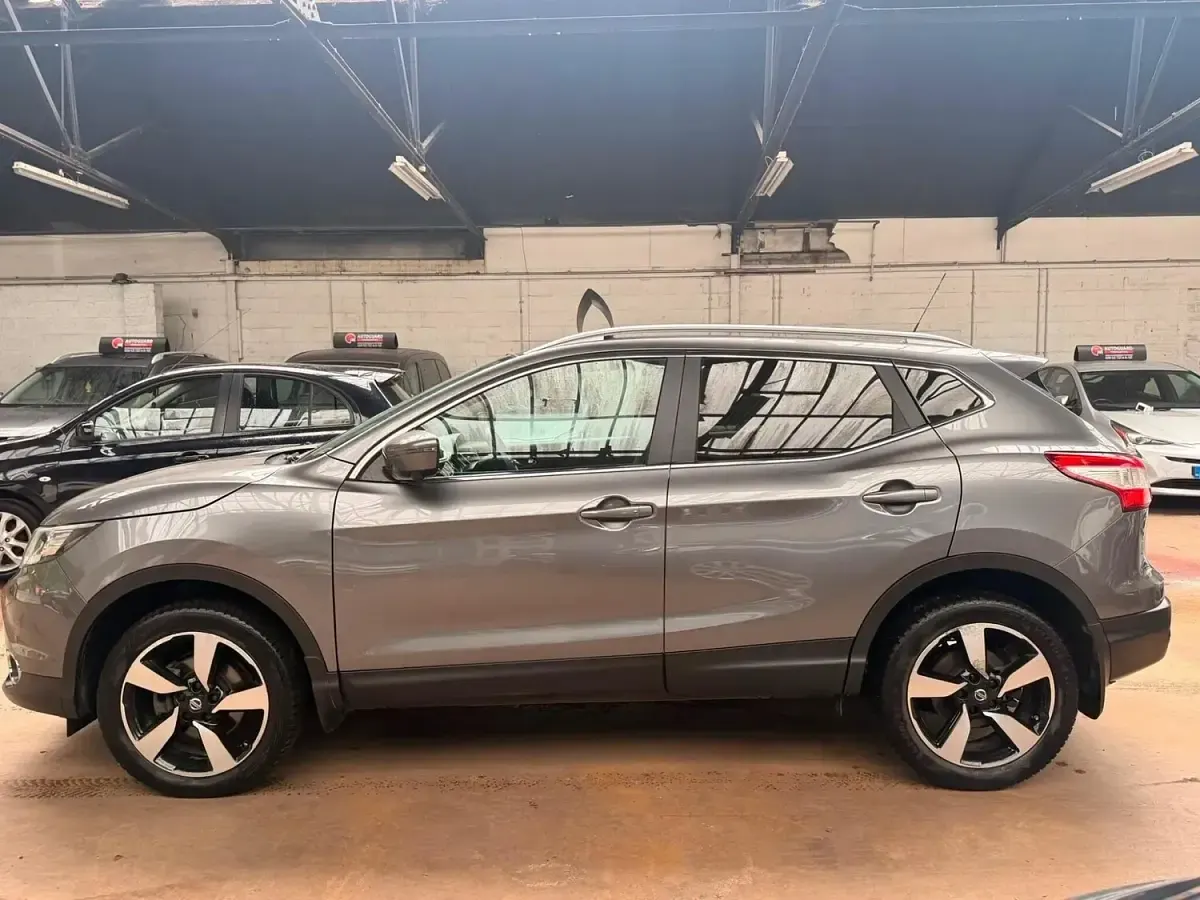 Used Nissan Qashqai N-Connecta 130 HP (95 kW) 2016 Grey SUV