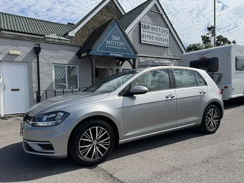 Used VW Golf VII SE 123 HP (90 kW) 2017 Silver Hatchback