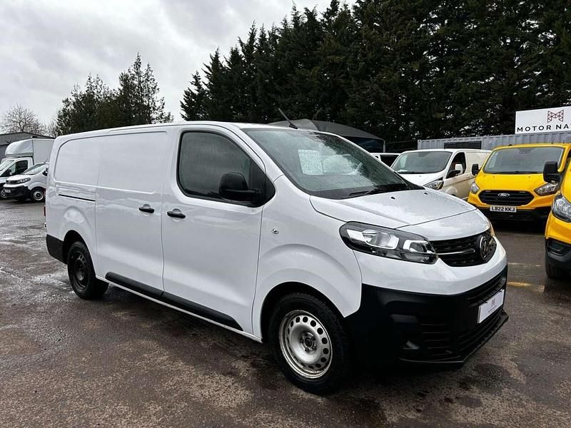 Used Vauxhall Vivaro 100 HP (73 kW) 2023 White MPV