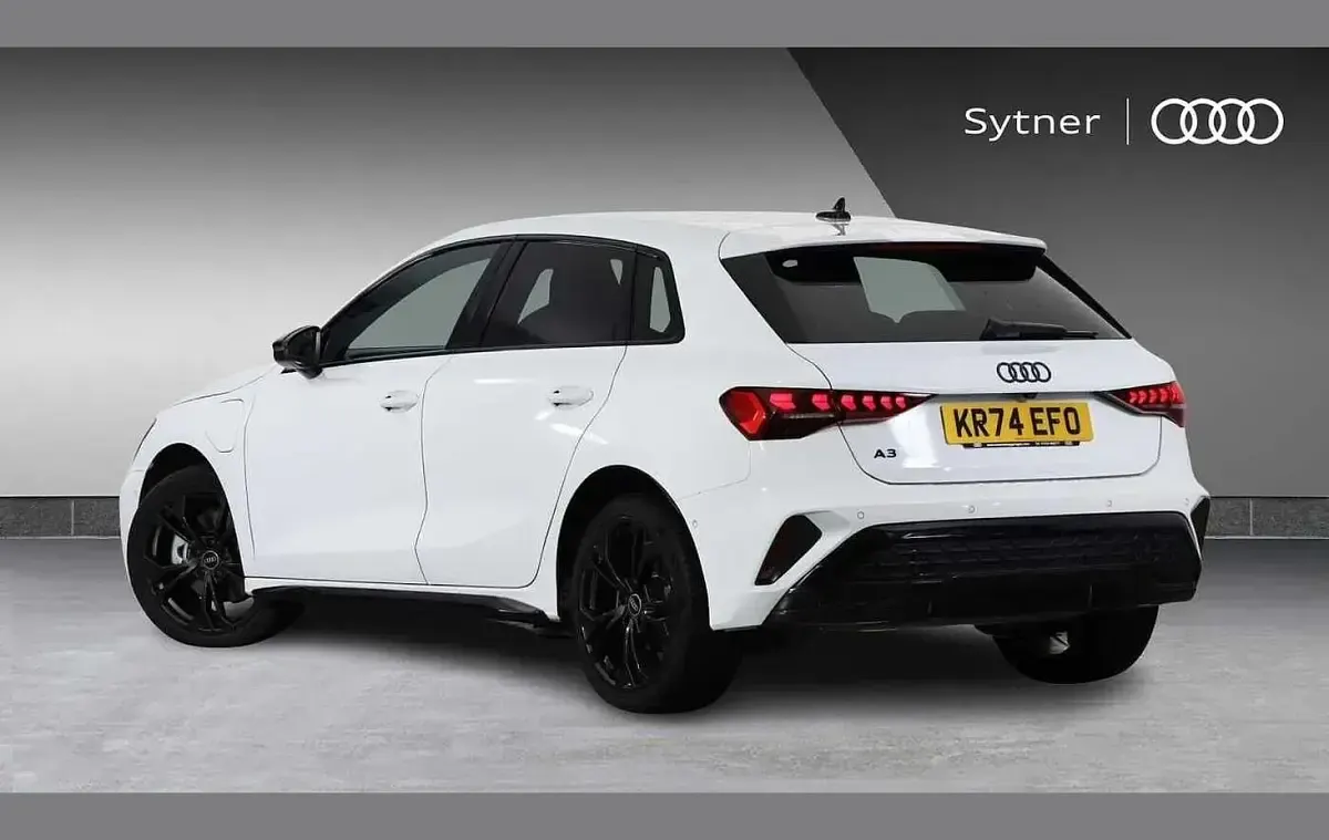 Used Audi A3 e-tron Black Edition 200 HP (147 kW) 2024 White Hatchback