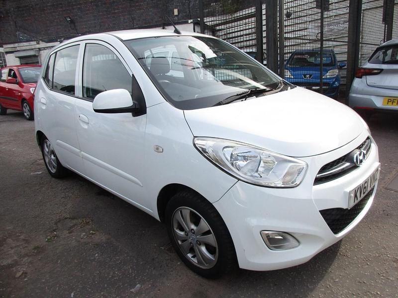Used Hyundai i10 Active 85 HP (62 kW) 2011 White Hatchback