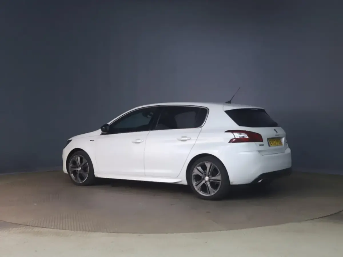 Used Peugeot 308 GT-line 130 HP (95 kW) 2017 White Hatchback