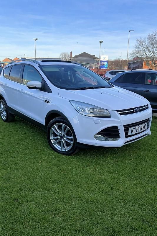 Usado Ford Kuga Titanium X 182 HP (133 kW) 2015 Branco SUV