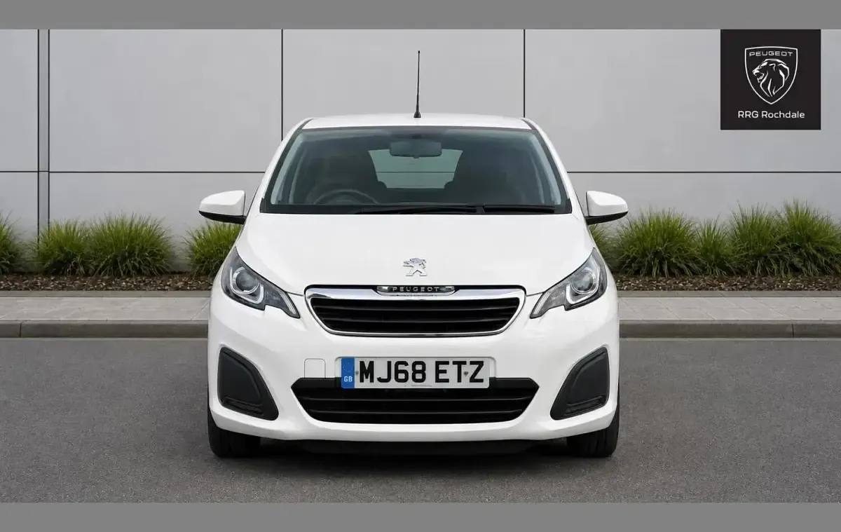 Used Peugeot 108 Active 71 HP (52 kW) 2018 White Hatchback