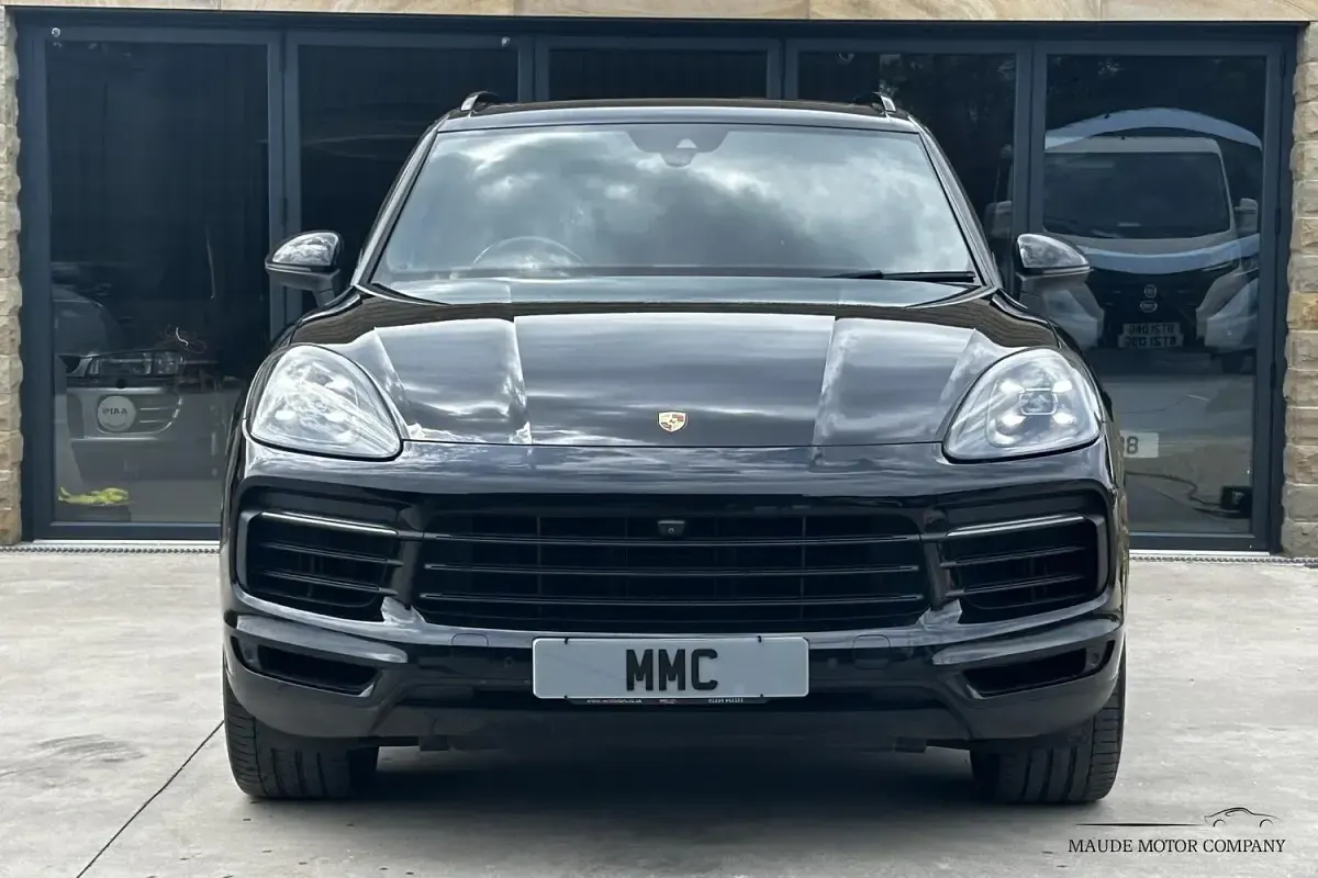 Used Porsche Cayenne 440 HP (323 kW) 2018 Black SUV