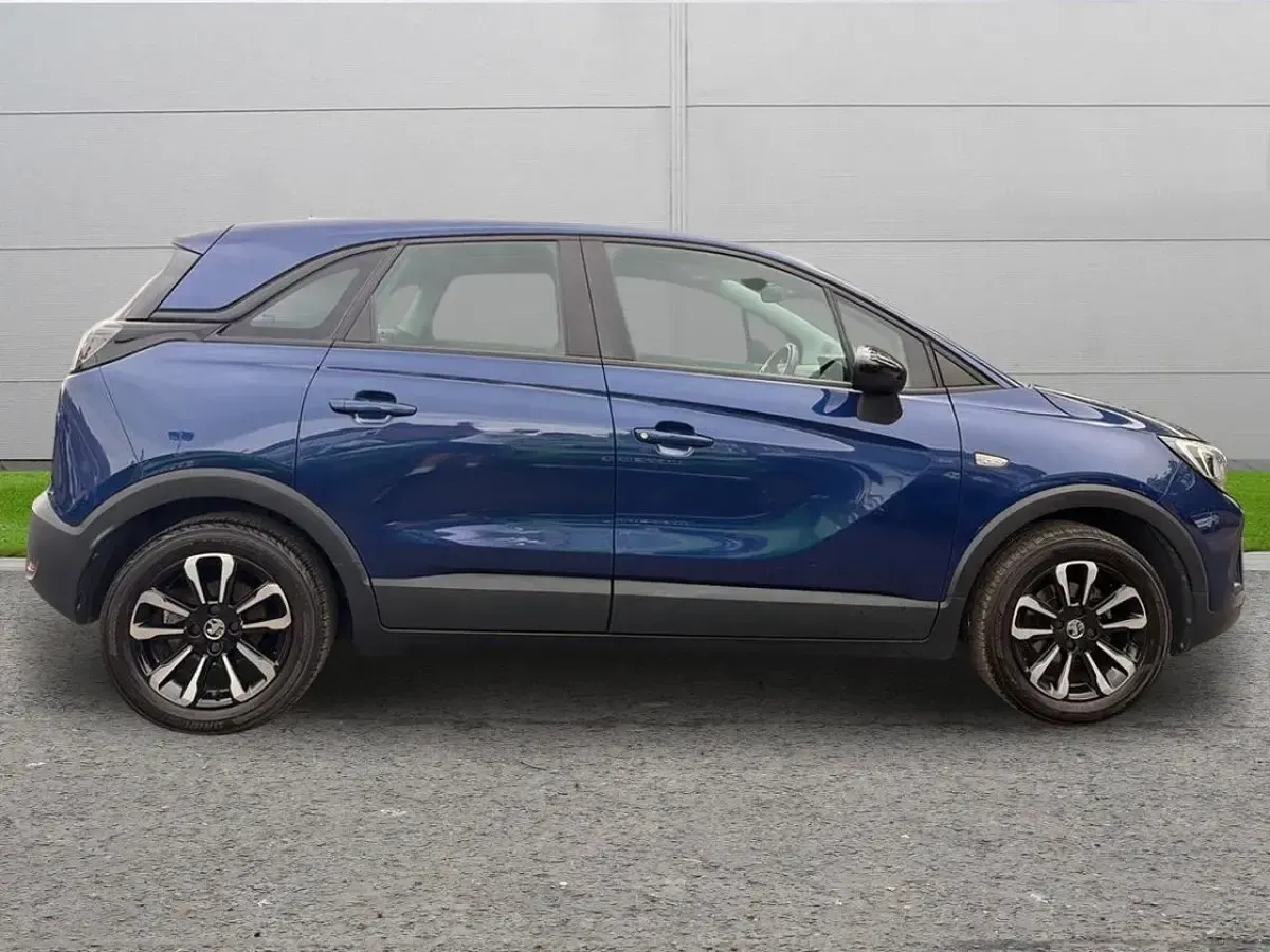 Used Vauxhall Crossland Design Edition 82 HP (60 kW) 2022 Blue SUV