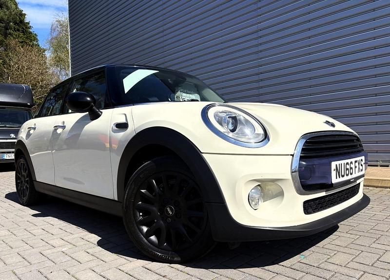 Używany Mini Cooper Hatch 2016 Beżowy Hatchback
