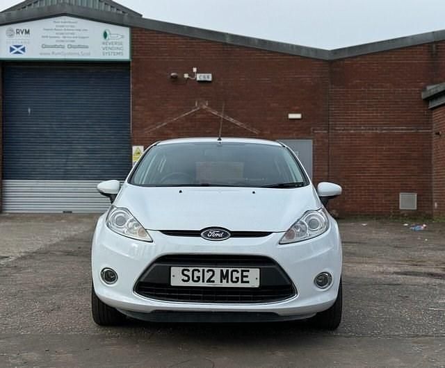Used Ford Fiesta Zetec 82 HP (60 kW) 2012 White Hatchback