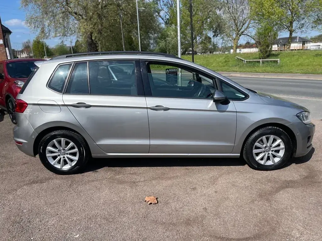 Used VW Golf Sportsvan SE 125 HP (91 kW) 2015 Silver MPV