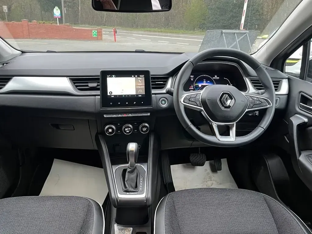 Używany Renault Captur Techno 145 KM (106 kW) 2023 Szary SUV