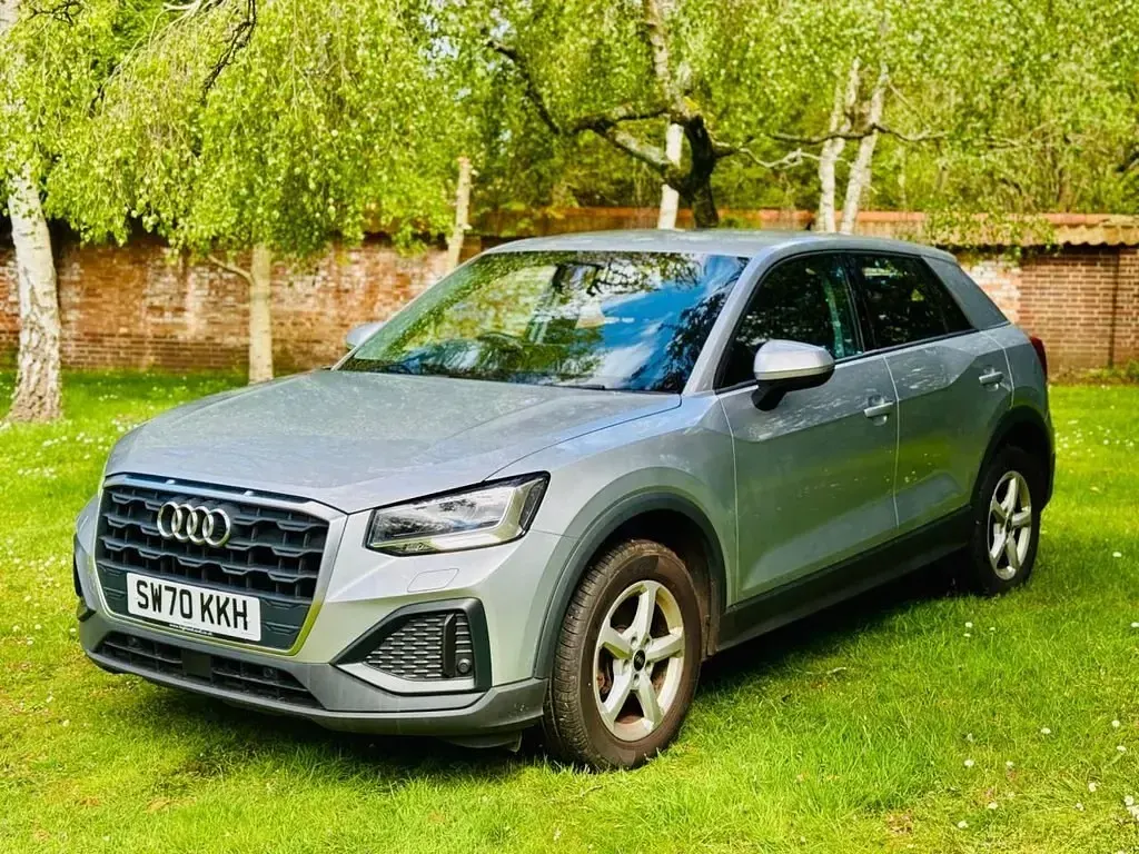 Begagnad Audi Q2 Design 110 HK (80 kW) 2021 Silver SUV