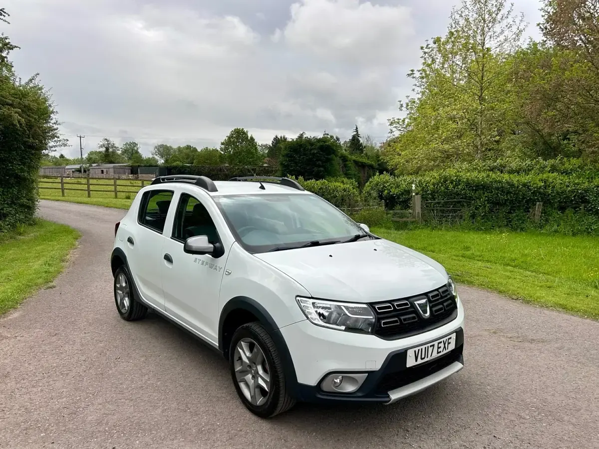 Used Dacia Sandero Lauréate 90 HP (66 kW) 2017 White Hatchback